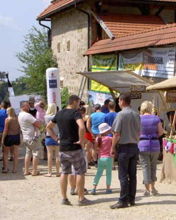 Besucheransturm beim Mittelaltermarkt auf der Ruine Prandegg (Foto: René Schwab)